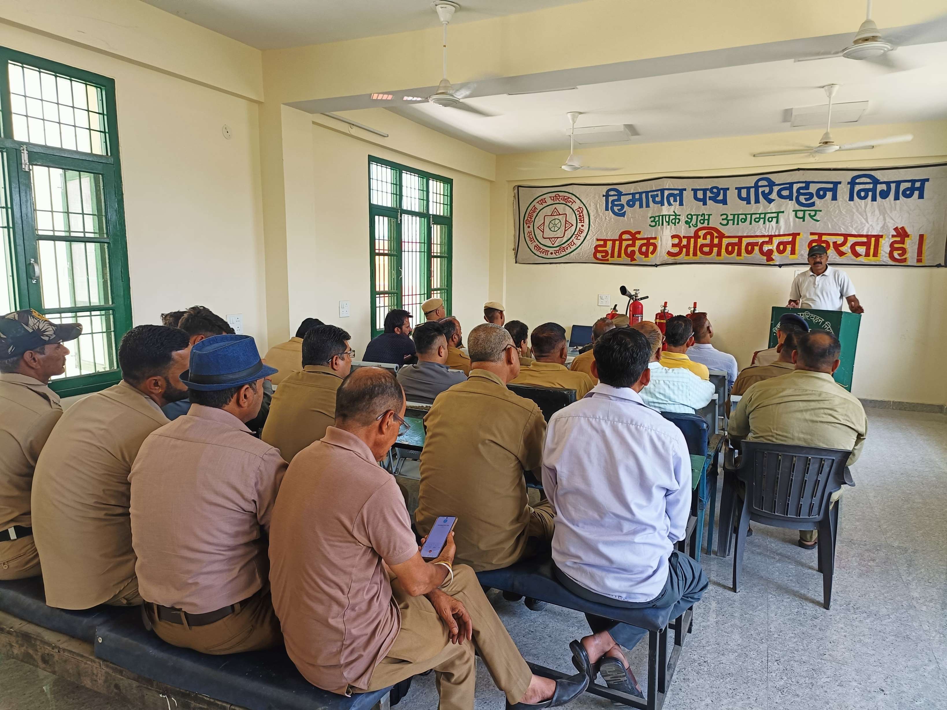 Disaster management training program started in HRTC Una division, 190 drivers and conductors will be trained.
